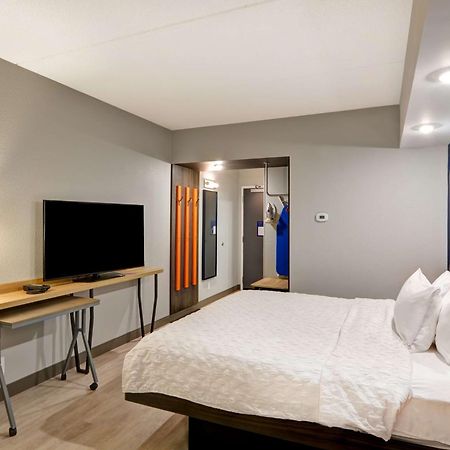 Tru By Hilton Syracuse North Airport Area Hotel Liverpool Exterior photo