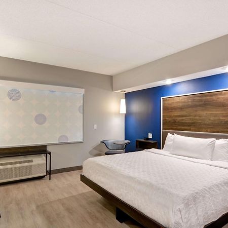 Tru By Hilton Syracuse North Airport Area Hotel Liverpool Exterior photo