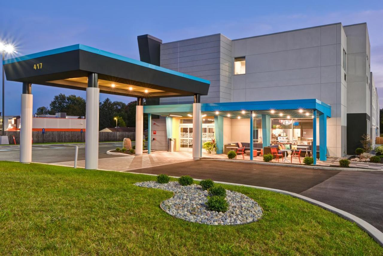 Tru By Hilton Syracuse North Airport Area Hotel Liverpool Exterior photo