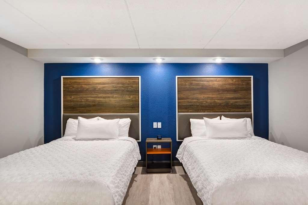 Tru By Hilton Syracuse North Airport Area Hotel Liverpool Room photo