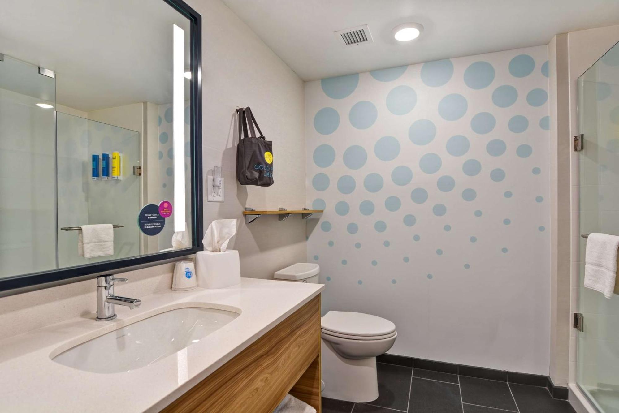 Tru By Hilton Syracuse North Airport Area Hotel Liverpool Exterior photo
