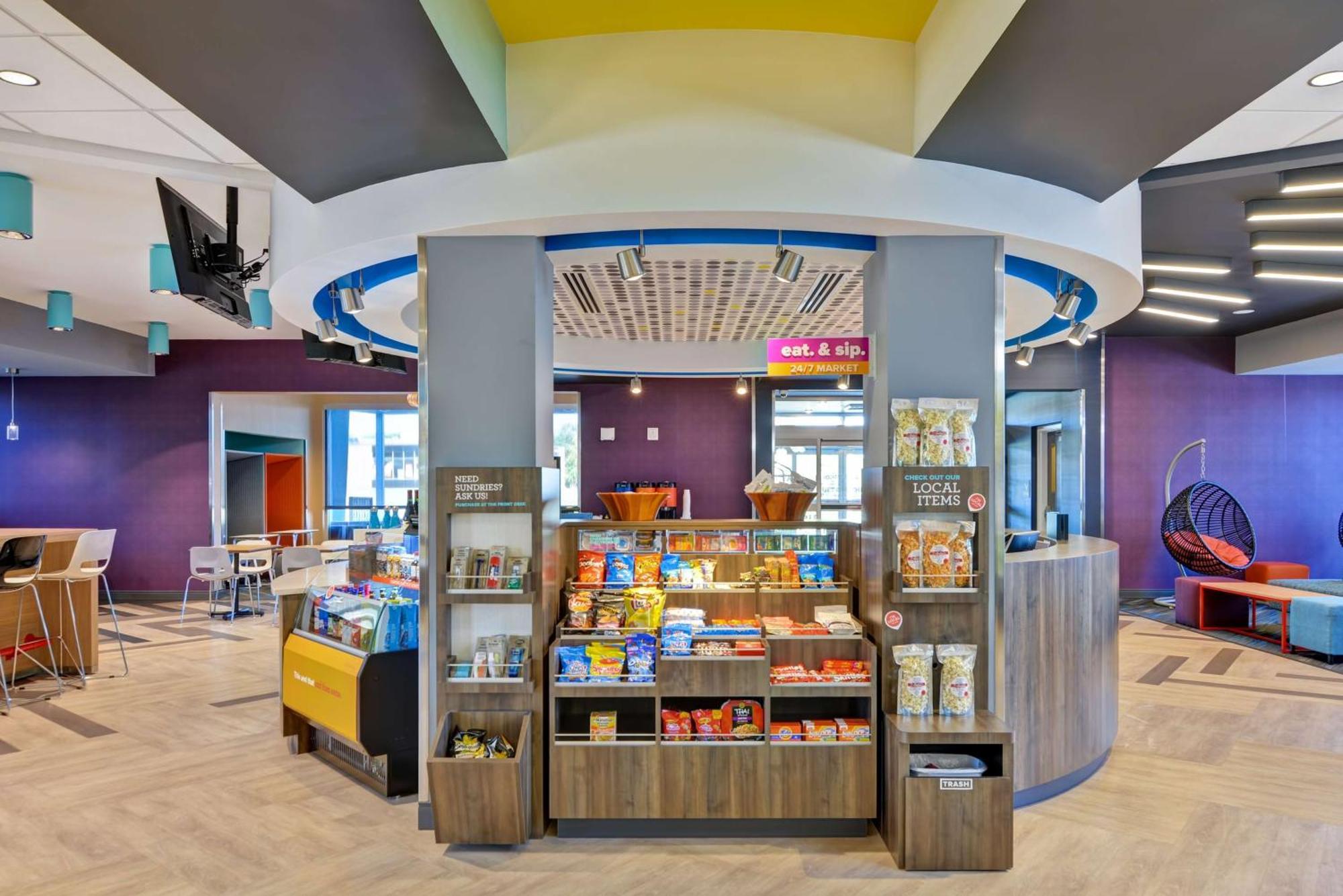 Tru By Hilton Syracuse North Airport Area Hotel Liverpool Exterior photo