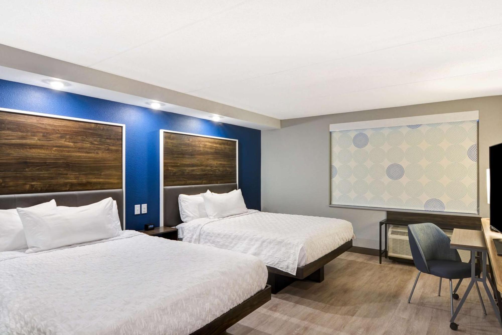 Tru By Hilton Syracuse North Airport Area Hotel Liverpool Exterior photo