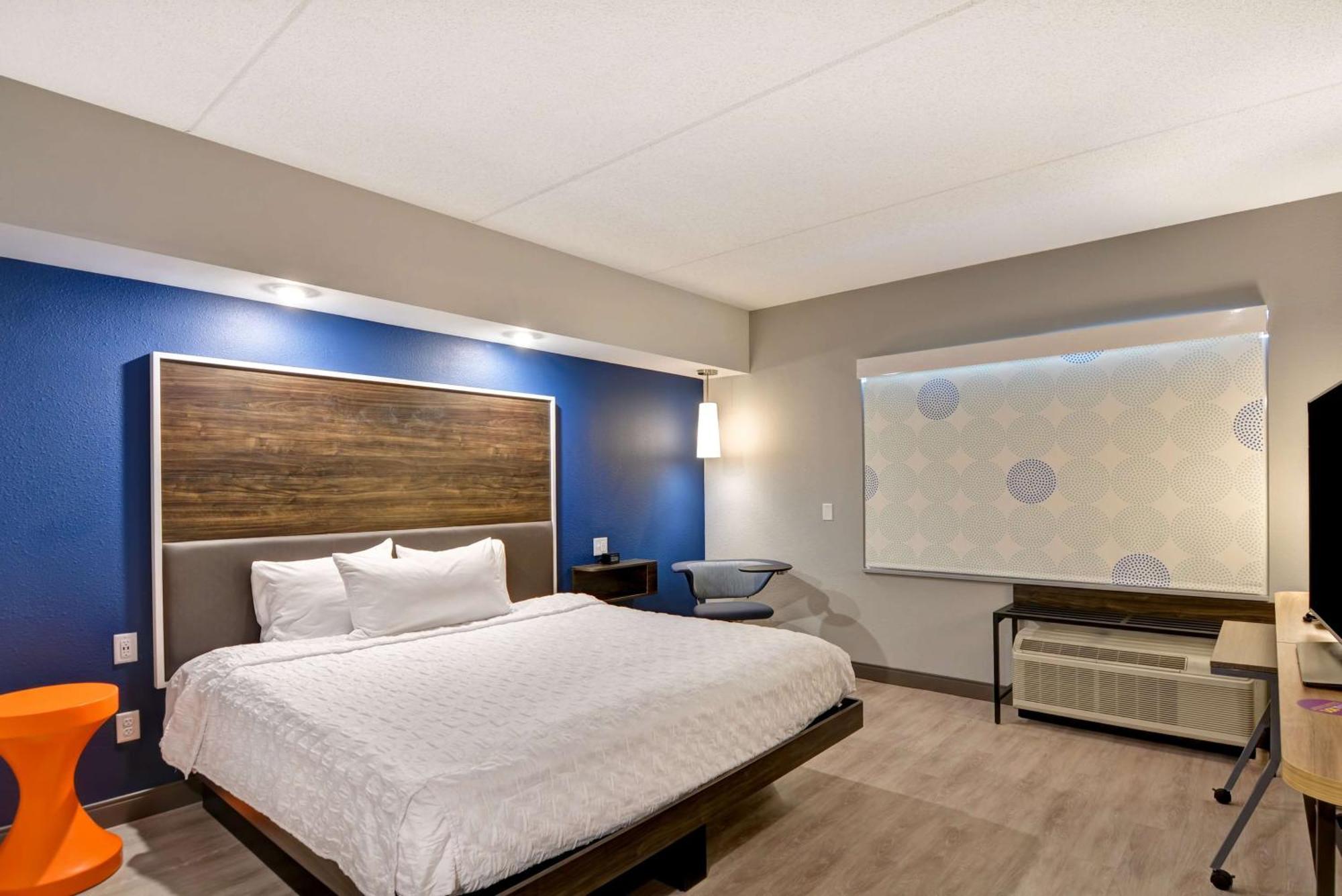 Tru By Hilton Syracuse North Airport Area Hotel Liverpool Exterior photo
