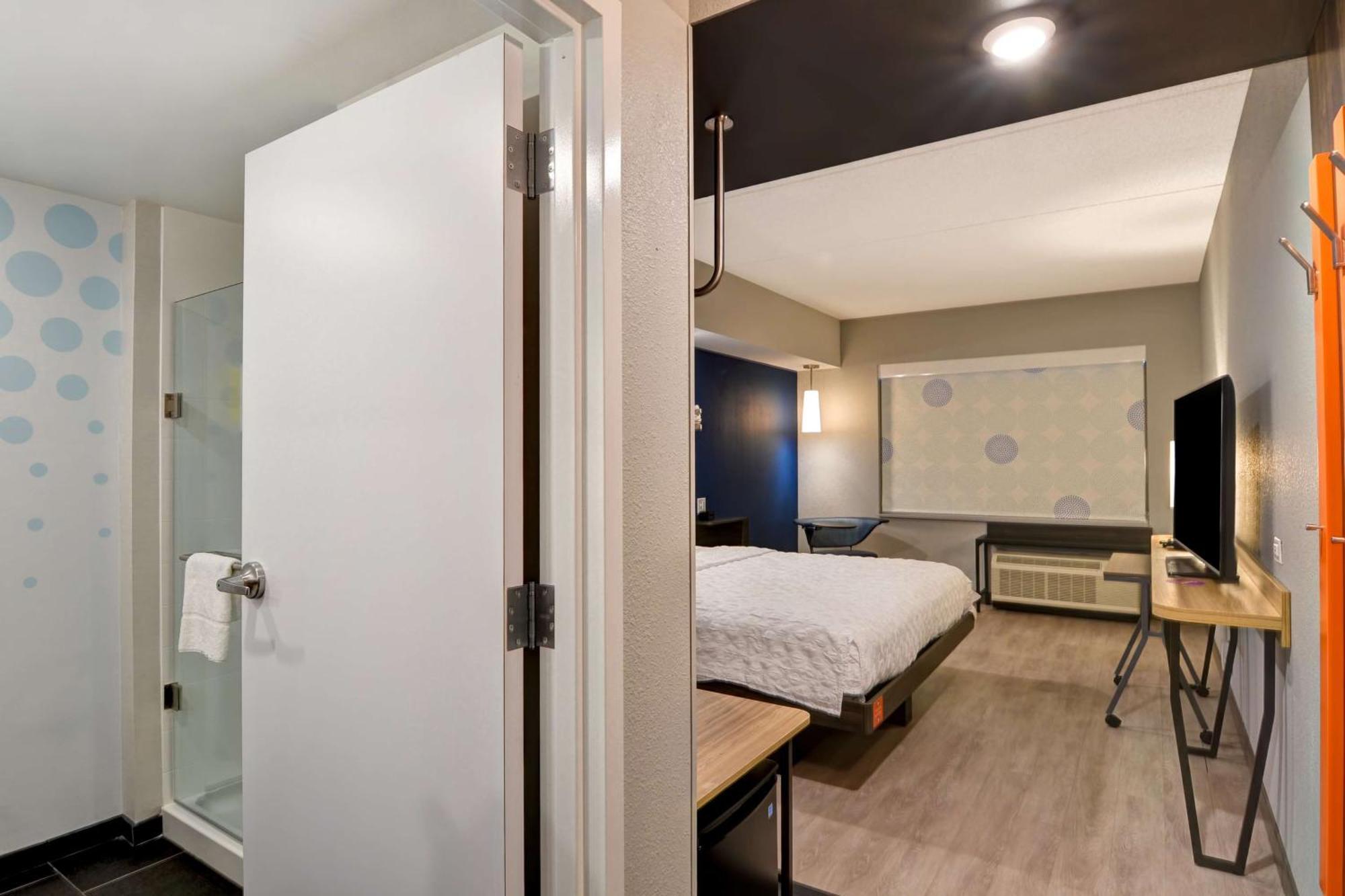 Tru By Hilton Syracuse North Airport Area Hotel Liverpool Exterior photo