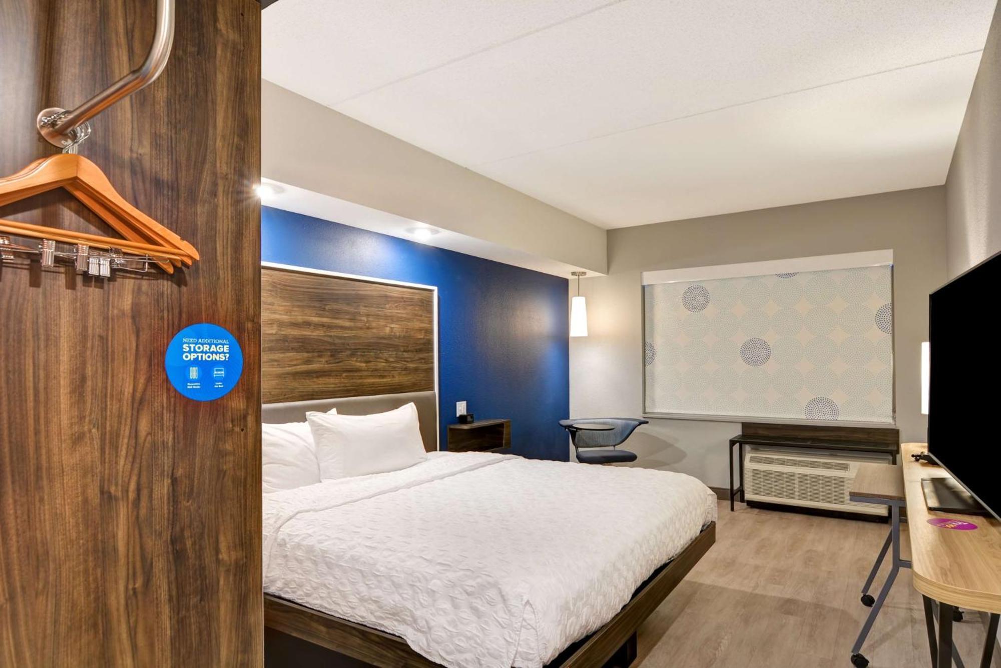 Tru By Hilton Syracuse North Airport Area Hotel Liverpool Exterior photo