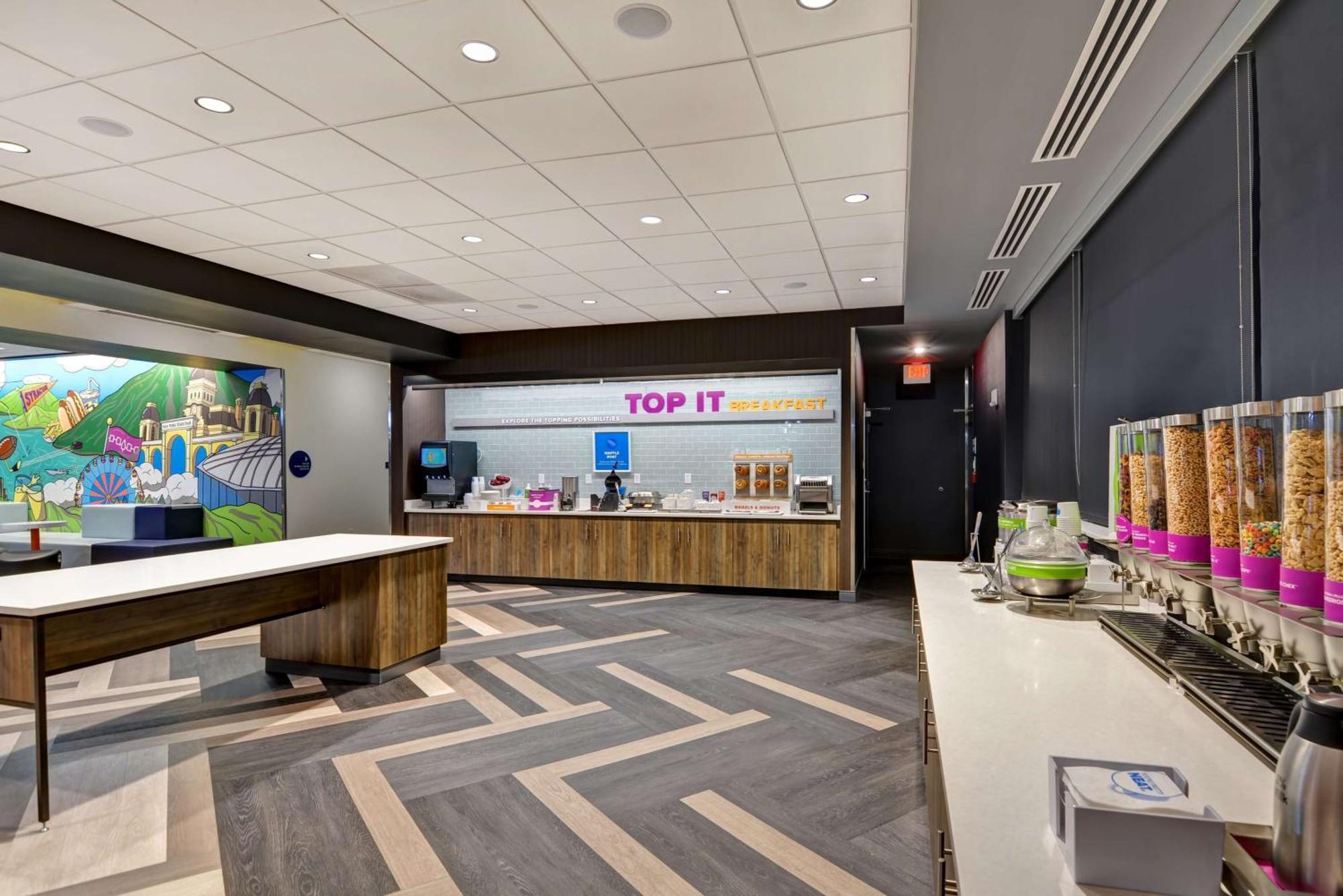 Tru By Hilton Syracuse North Airport Area Hotel Liverpool Exterior photo