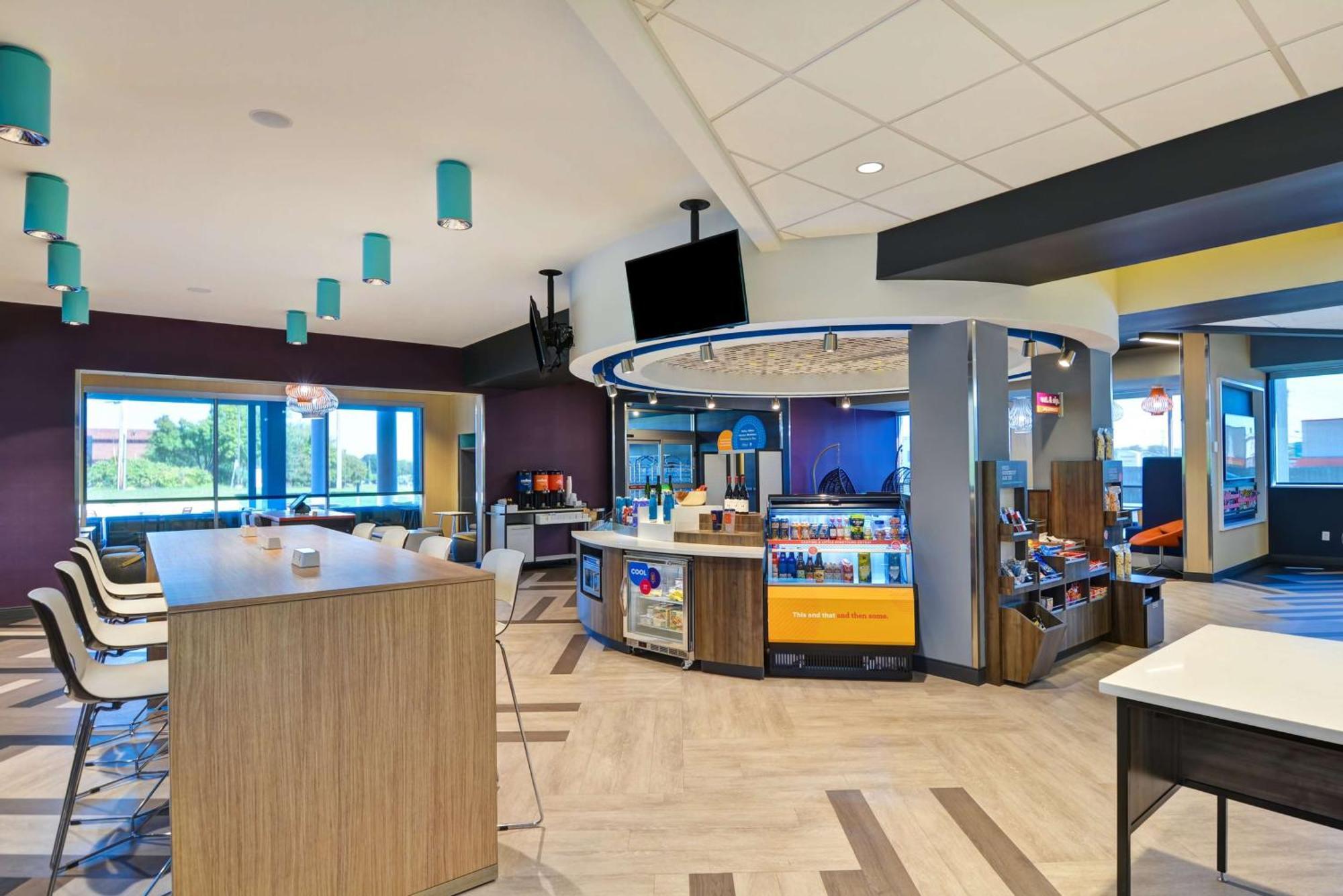 Tru By Hilton Syracuse North Airport Area Hotel Liverpool Exterior photo