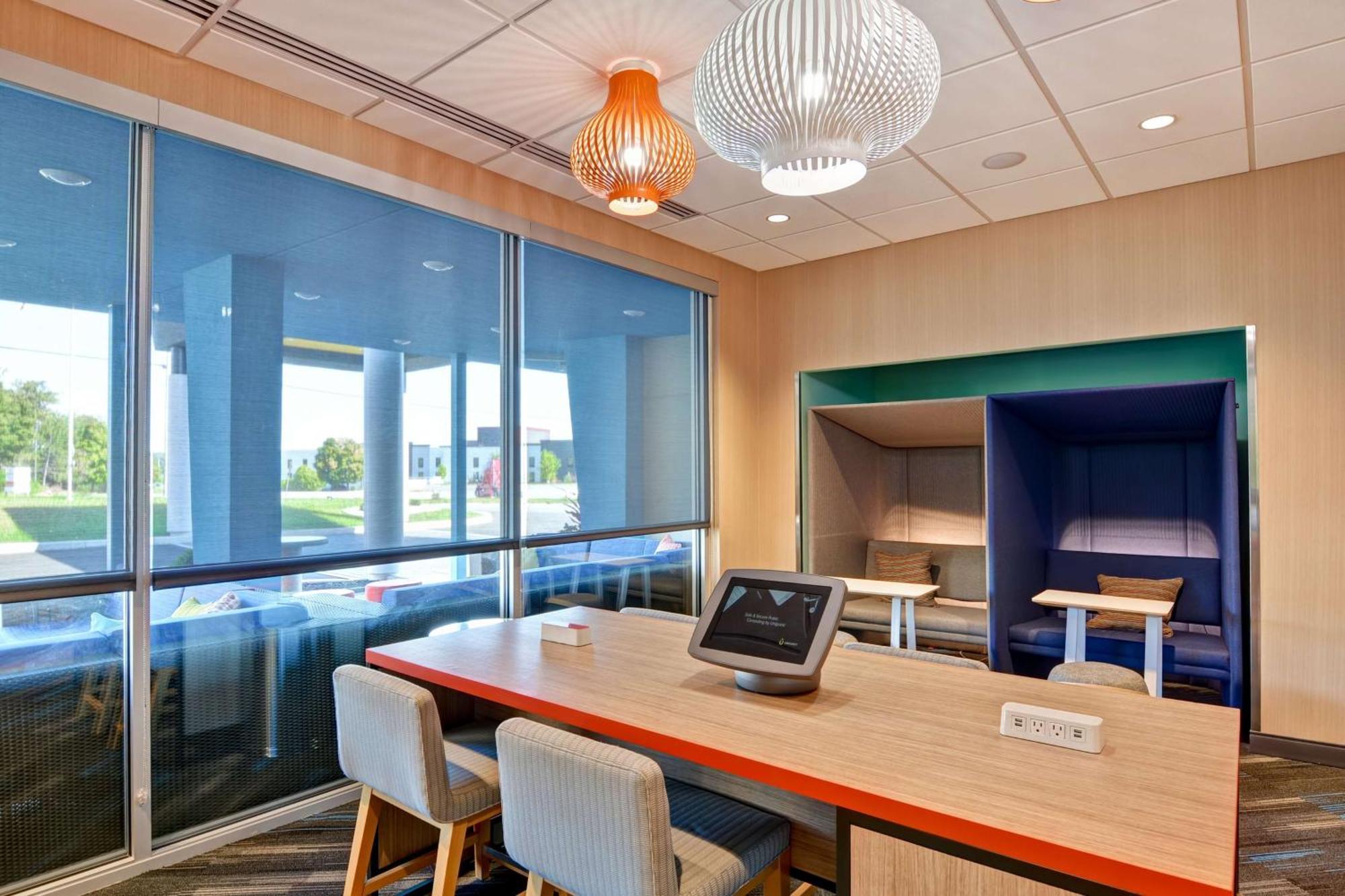 Tru By Hilton Syracuse North Airport Area Hotel Liverpool Exterior photo