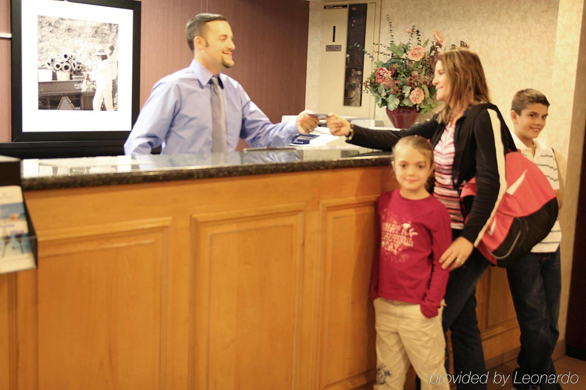 Tru By Hilton Syracuse North Airport Area Hotel Liverpool Interior photo
